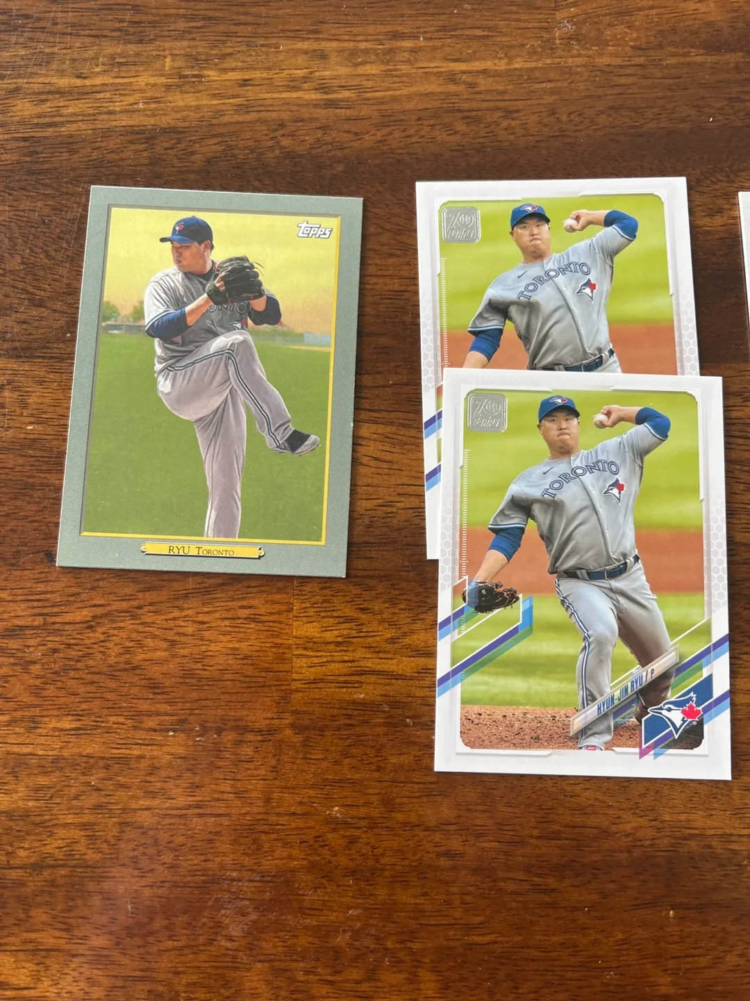 Hyun-Jin Ryu Baseball Card Lot - Toronto Blue Jays image indicator(4)