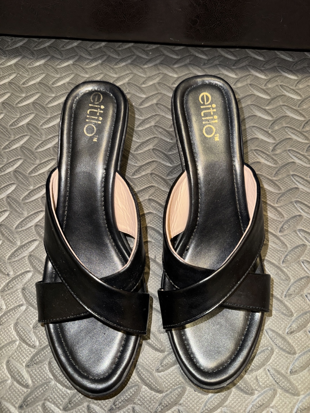 eifilio Black Wedge Sandals