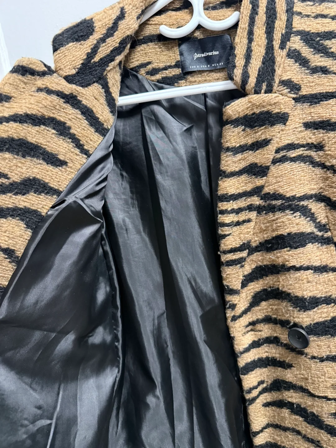 Adorable Tiger-striped Coat image indicator(3)