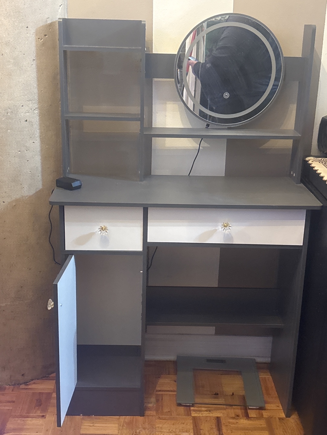 Vanity Set with Lighted Mirror