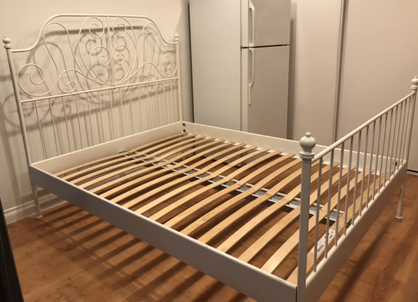 Elegant queen size metal bed frame - photo 2