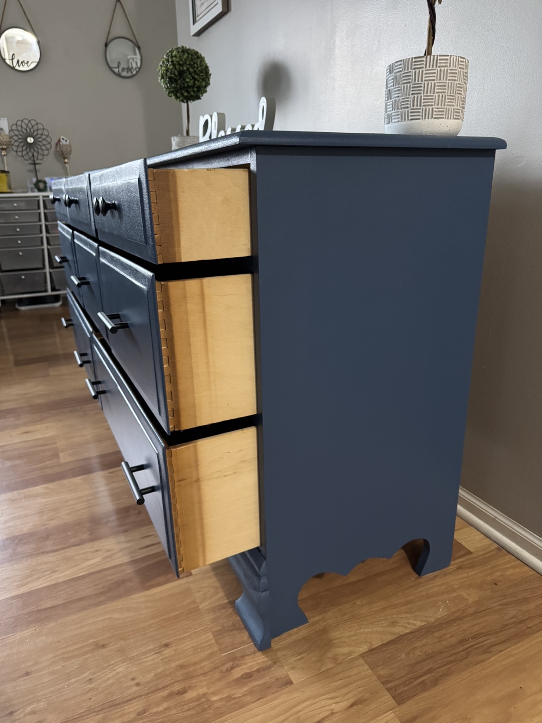 ✨Beautiful solid wood dresser✨ - photo 4
