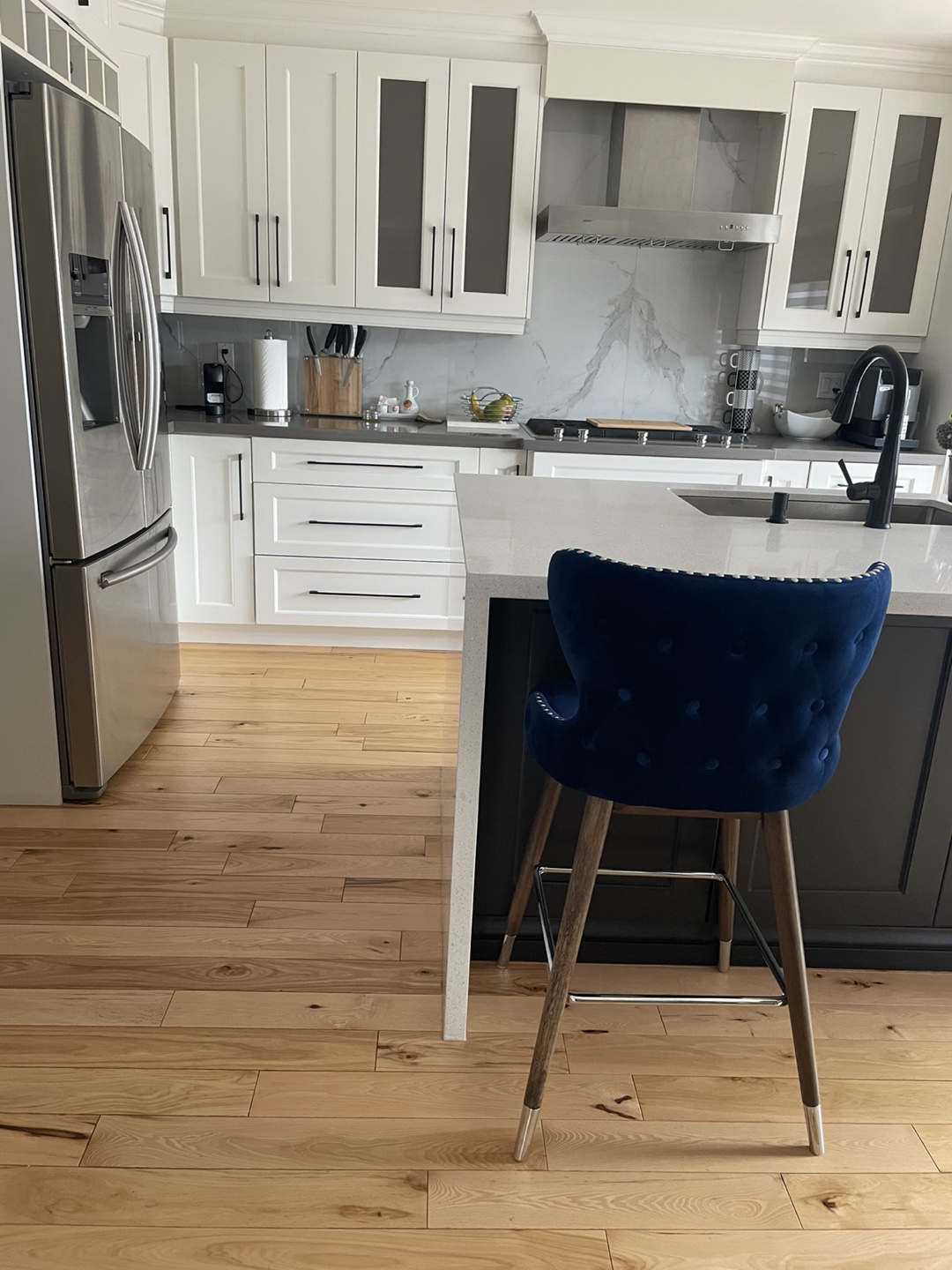 4 Navy Blue Velvet Bar Stools - photo 2