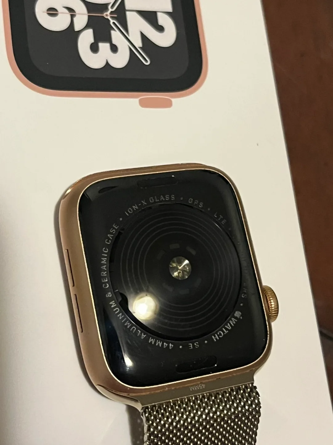 Apple Watch SE 2 44mm with LTE and GPS image indicator(3)