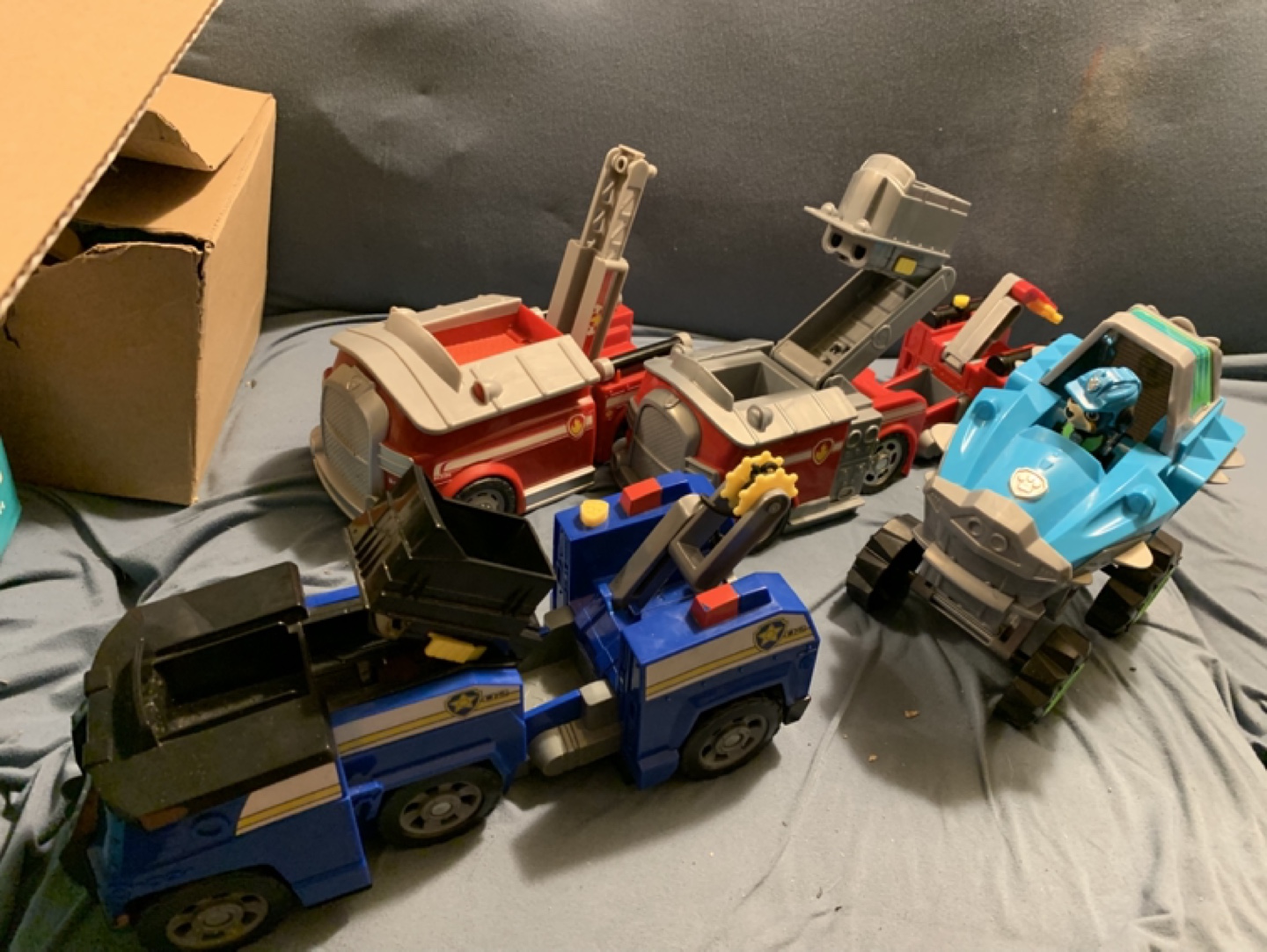 Paw Patrol Mega Bundle - Vehicles, Figures & Playset! - photo 5