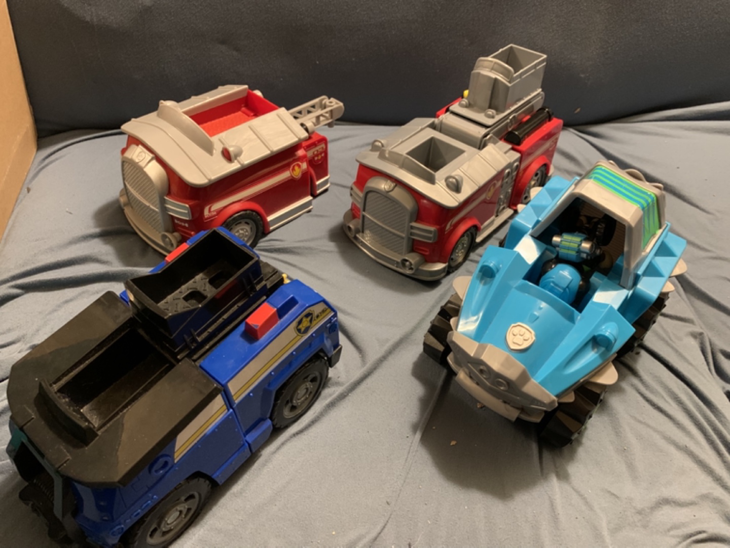 Paw Patrol Mega Bundle - Vehicles, Figures & Playset! - photo 4