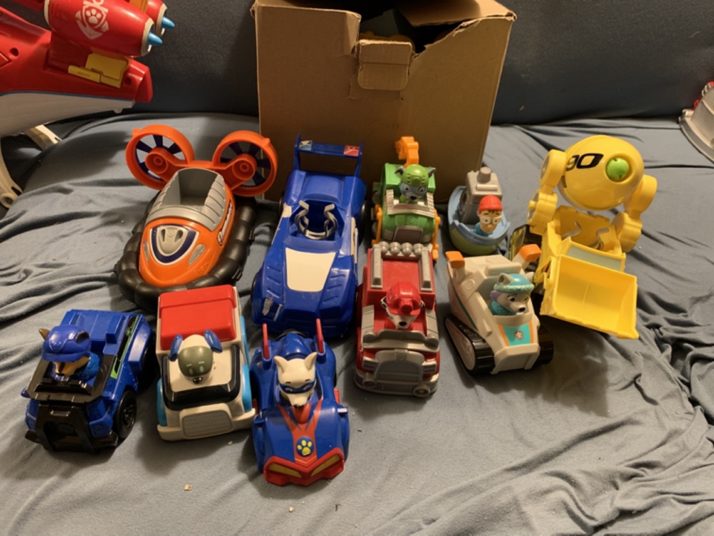 Paw Patrol Mega Bundle - Vehicles, Figures & Playset! - photo 3