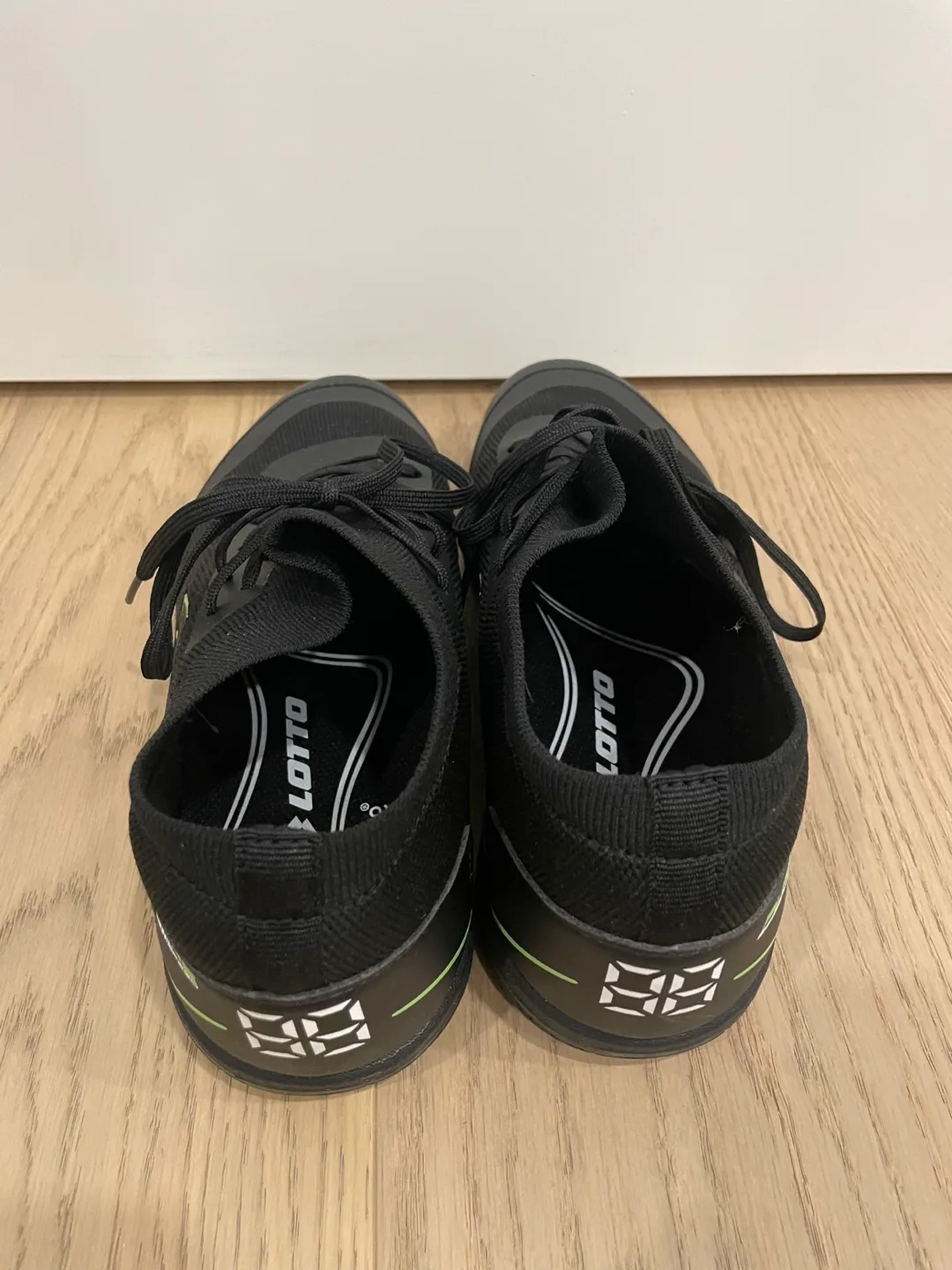 Lotto Black Indoor Soccer/Football Shoes image indicator(4)