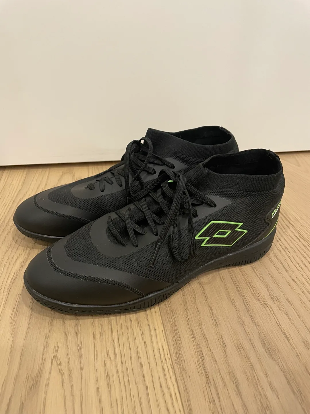 Lotto Black Indoor Soccer/Football Shoes thumbnail