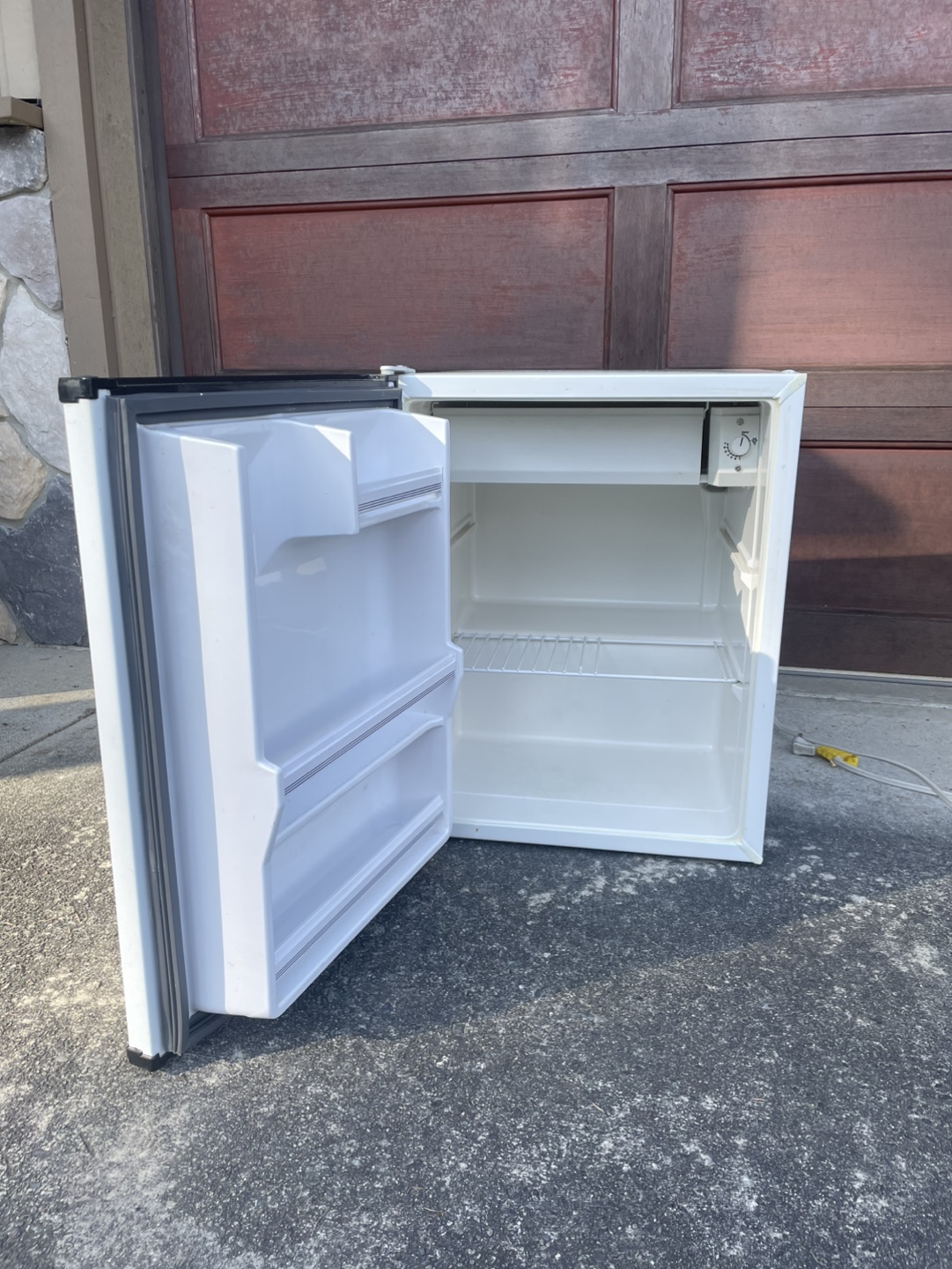 Danby Compact Refrigerator - photo 2