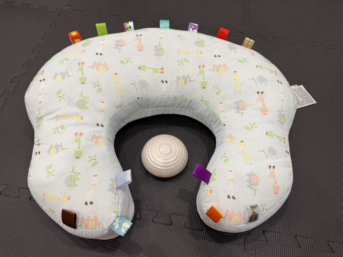 Nursing Feeding Pillow with Vibrating Disc