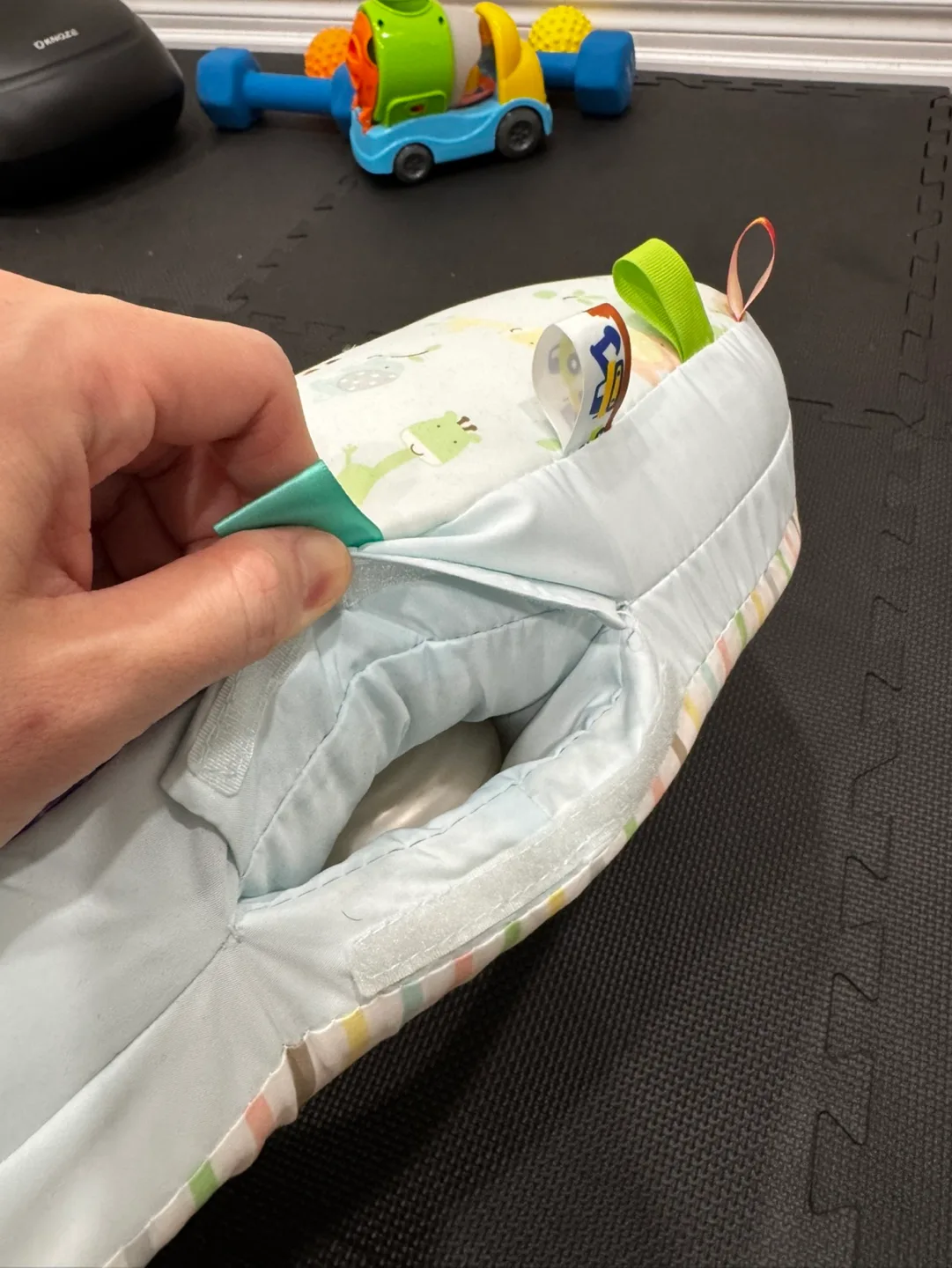 Nursing Feeding Pillow with Vibrating Disc image indicator(3)