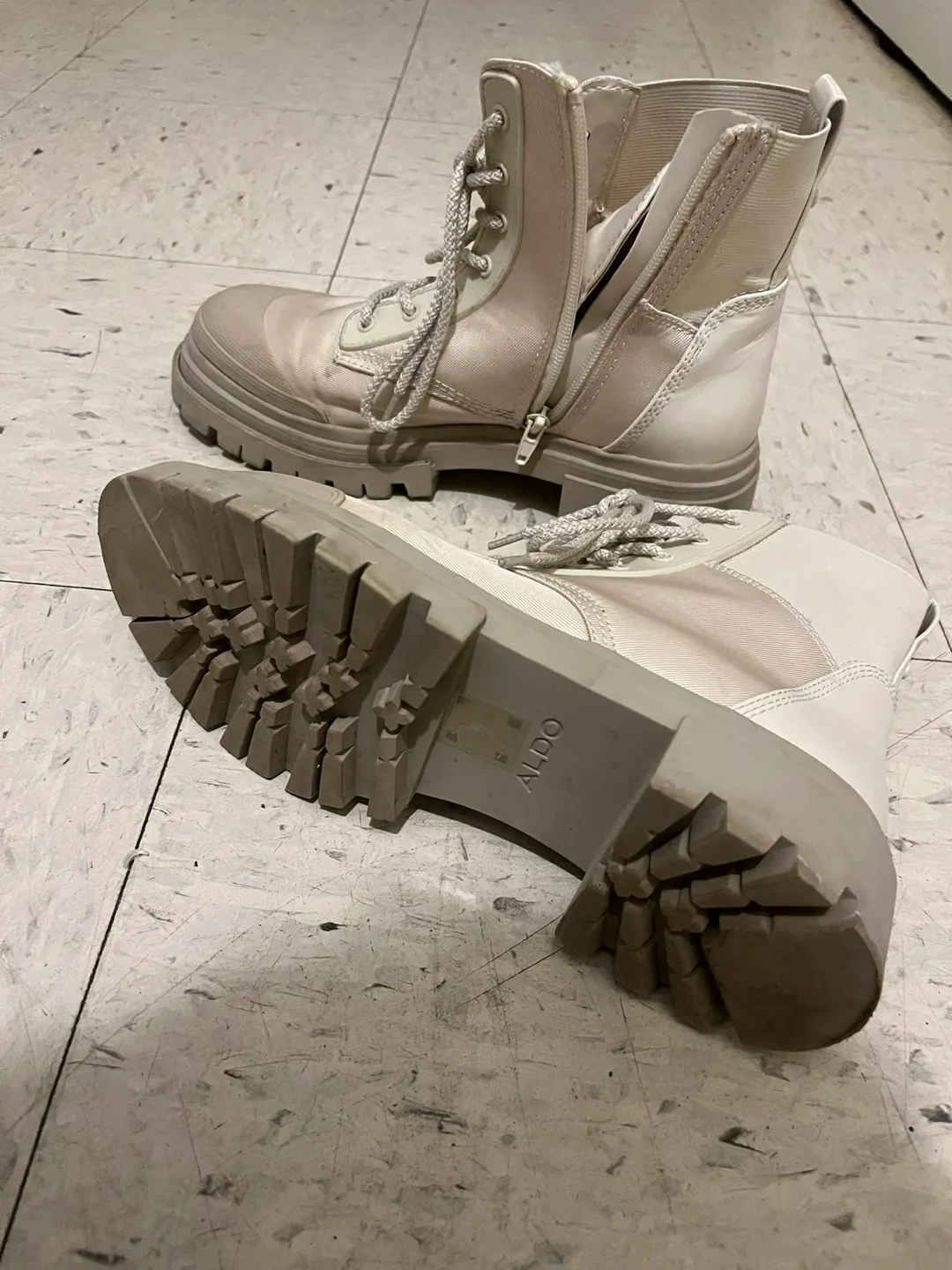 ALDO Women's Boots Size 9 image indicator(2)