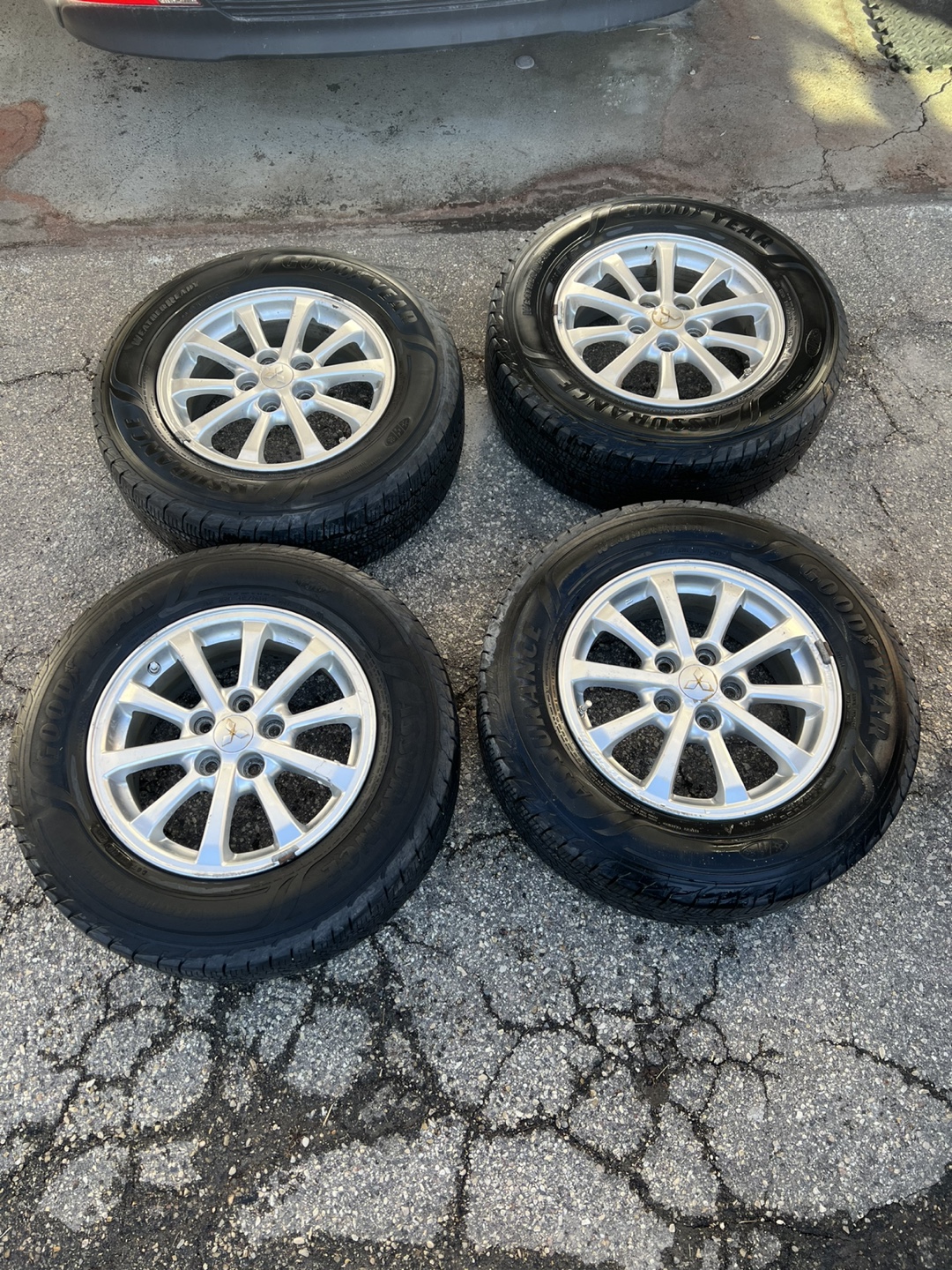 4 Mitsubishi RVR alloy rims and tires - photo 2
