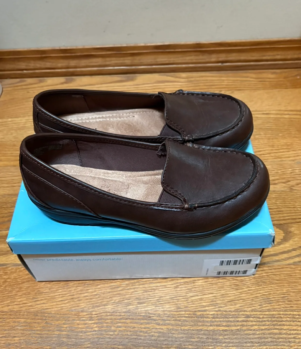 Women’s Brown Leather Loafers - Size 6.5 W image indicator(2)