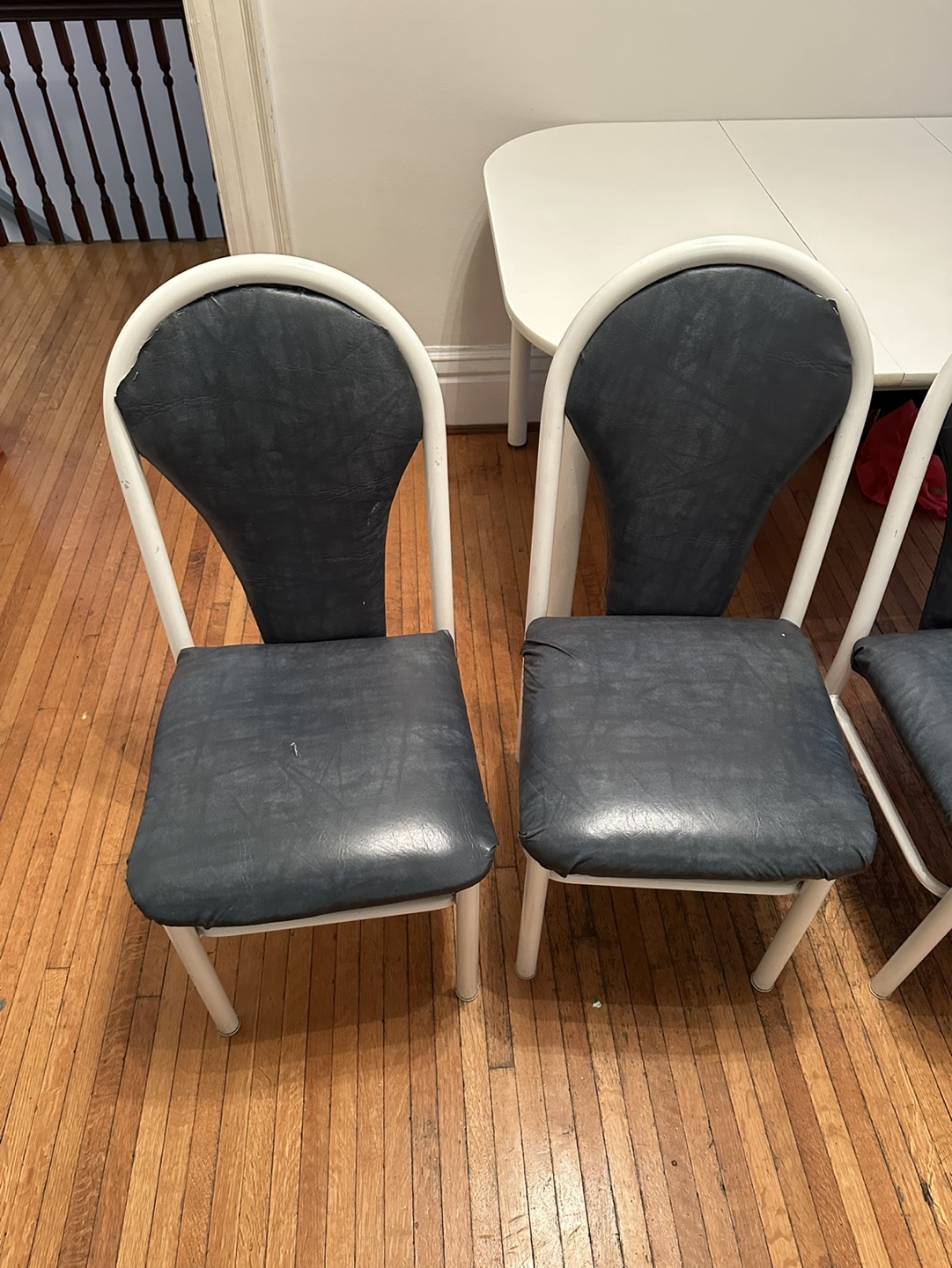 Kitchen Table and Chairs - photo 5