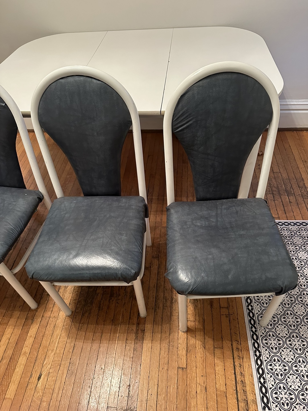 Kitchen Table and Chairs - photo 4