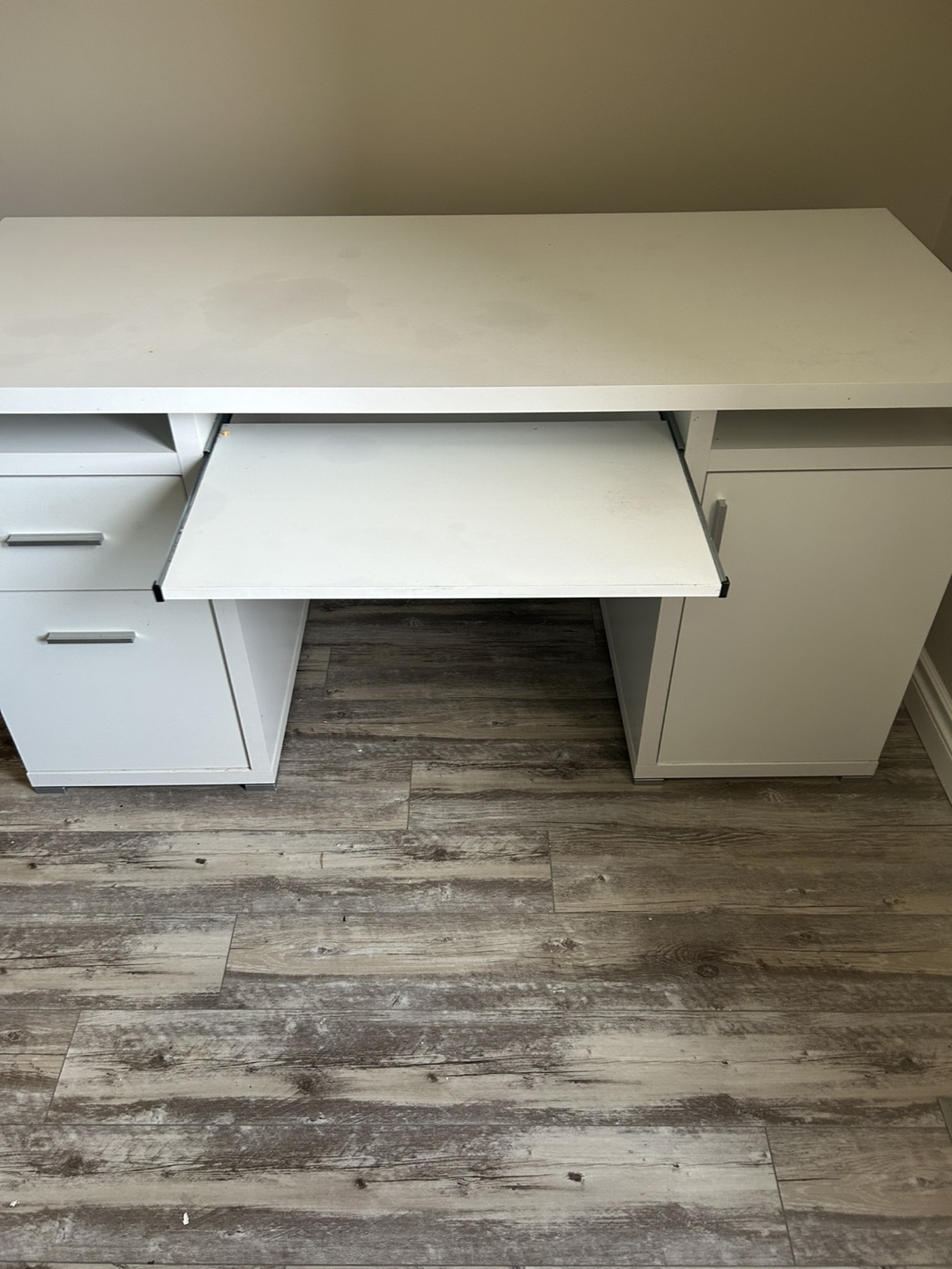 White Computer Desk with Keyboard Tray