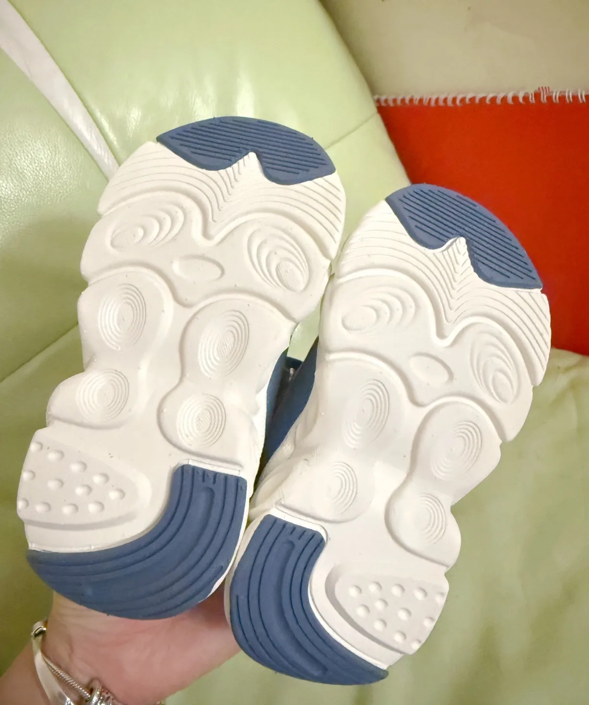 BOBDOG Toddler Sneakers Size 7.5 thumbnail