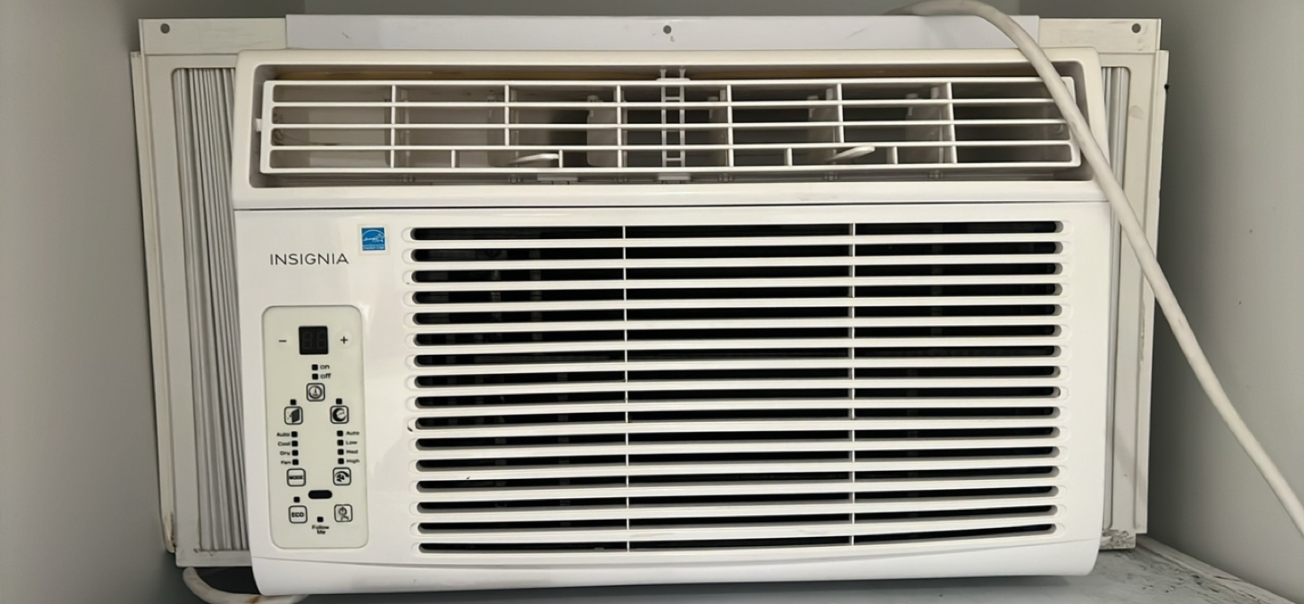 Insignia 12000 BTU Window Air Conditioner - White - A540W-12K
