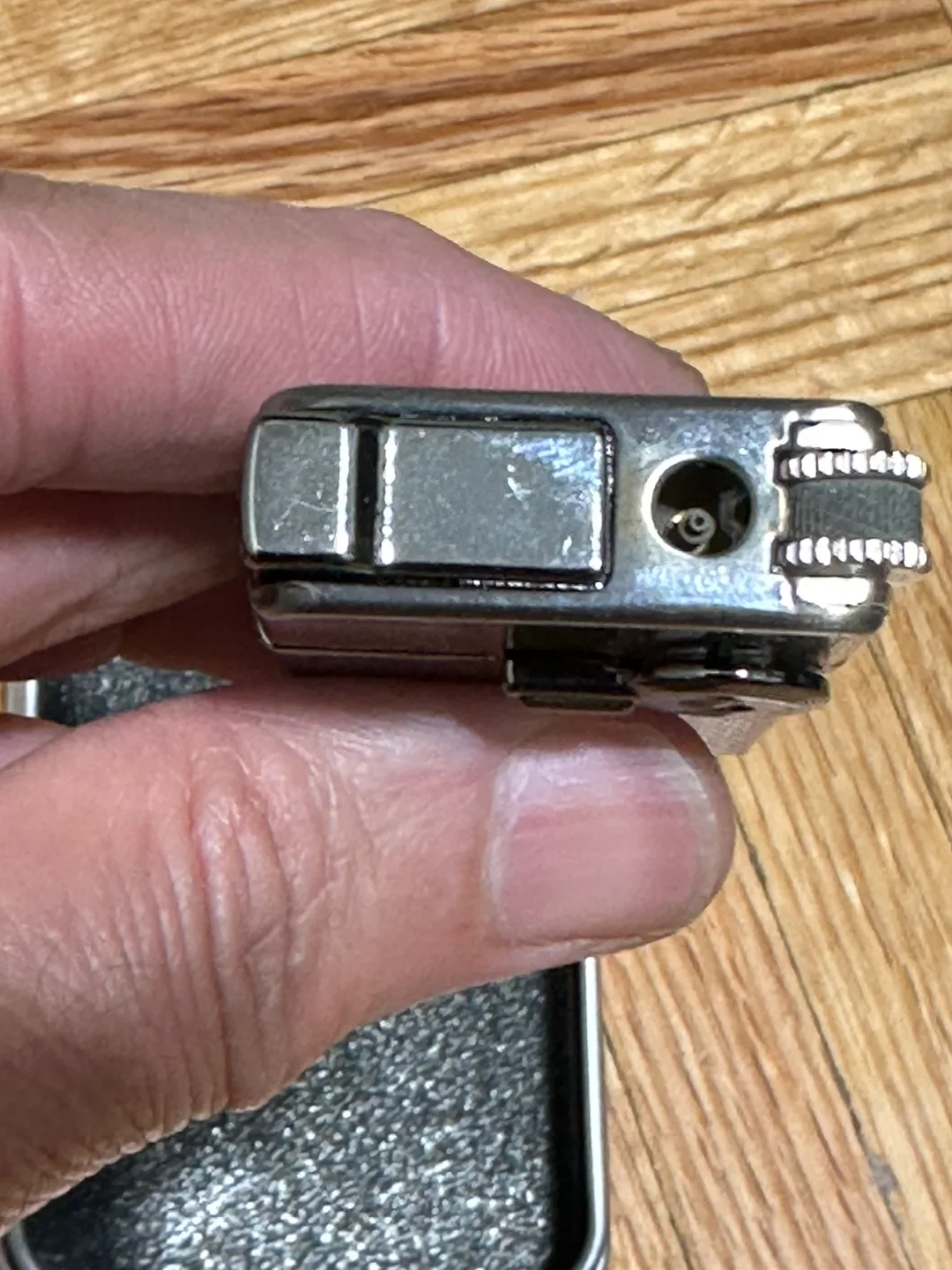 Vintage Silver Pocket Lighter with Gift Tin image indicator(2)