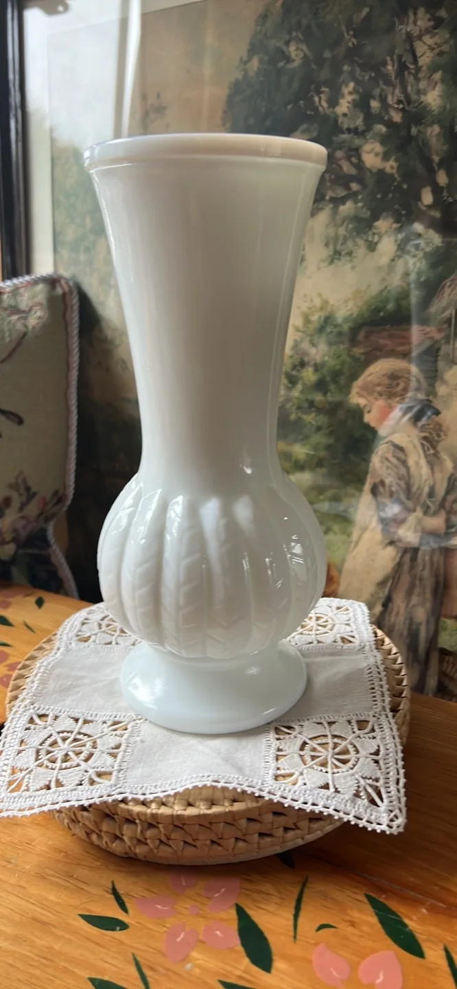 Vintage Milk Glass Vase thumbnail