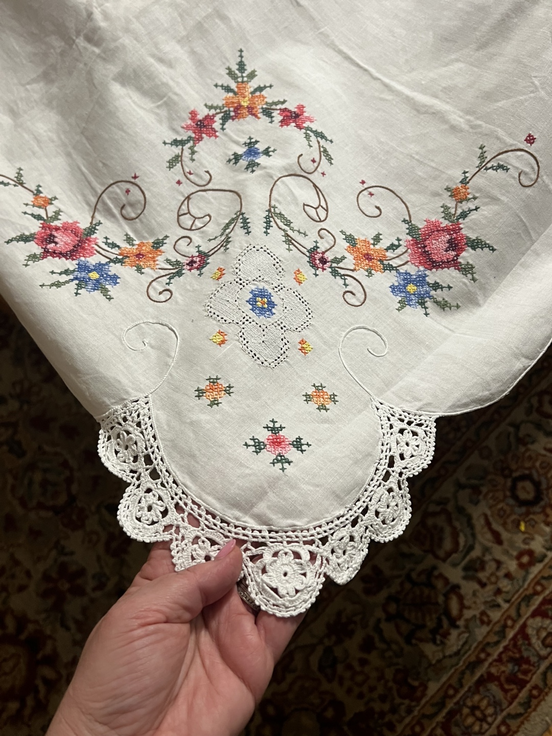 Vintage Hand-Embroidered Tablecloth with Lace - photo 3