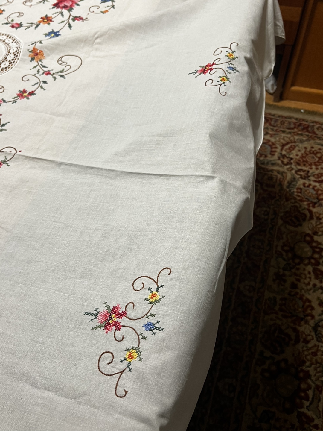 Vintage Hand-Embroidered Tablecloth with Lace - photo 2