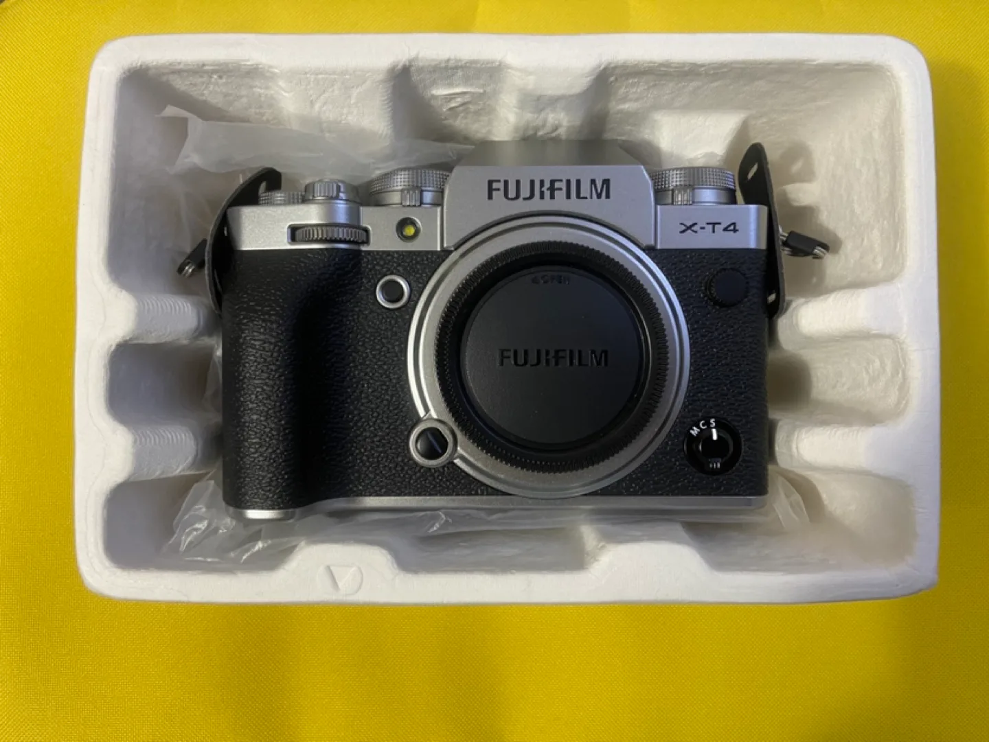 NEW Fujifilm X-T4 Mirrorless camera body(Silver) image indicator(3)