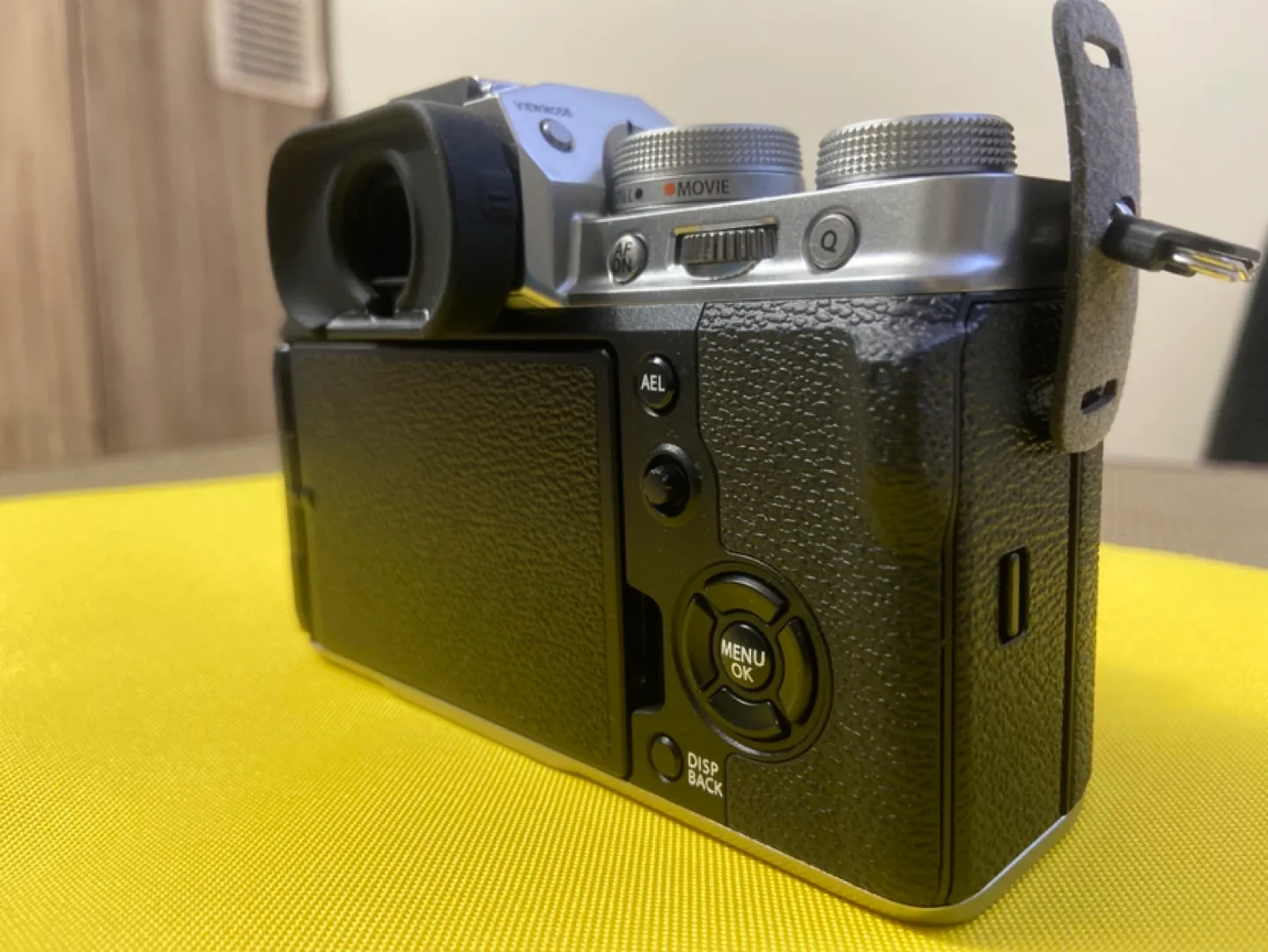 NEW Fujifilm X-T4 Mirrorless camera body(Silver) image indicator(5)