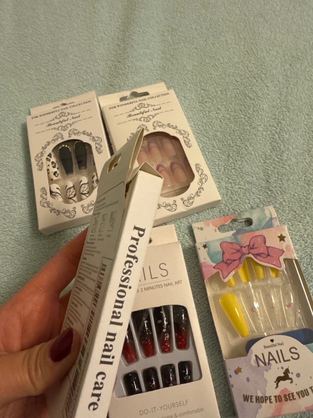 24 Piece Fake Nail/Press on Nail Kits image indicator(2)