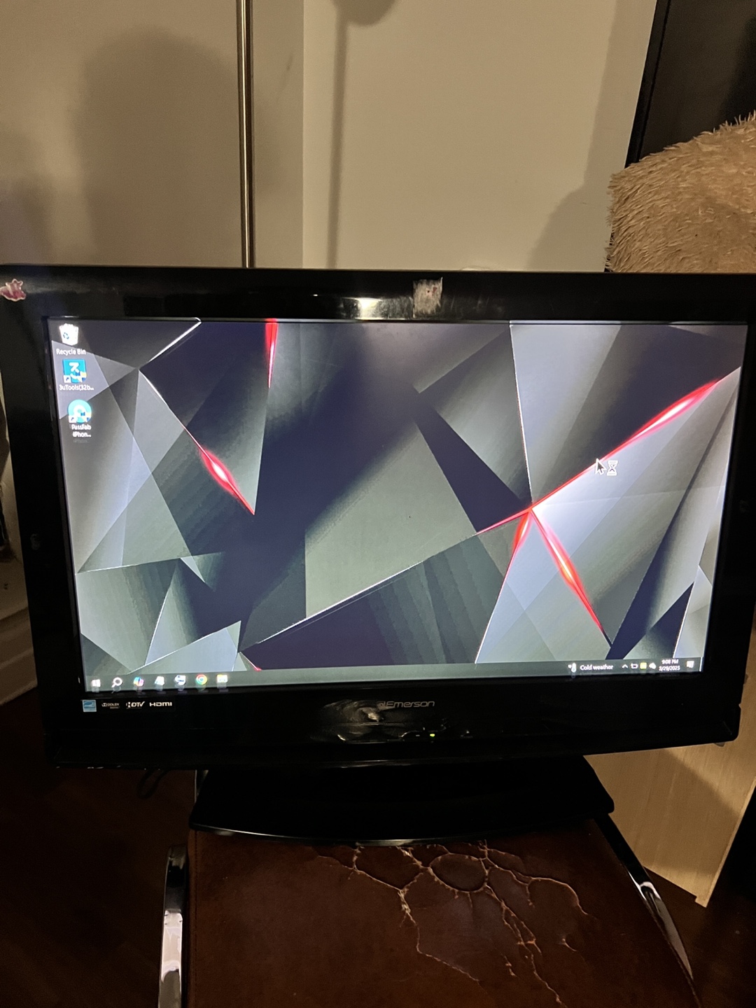 Emerson LC260EM1 26" 720p HD Television - photo 3