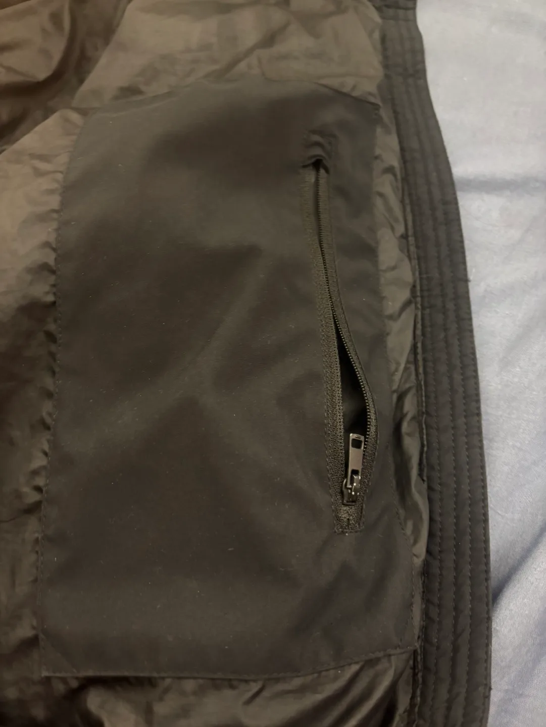 Uniqlo Women's Black Puffer Jacket - Size XS image indicator(3)