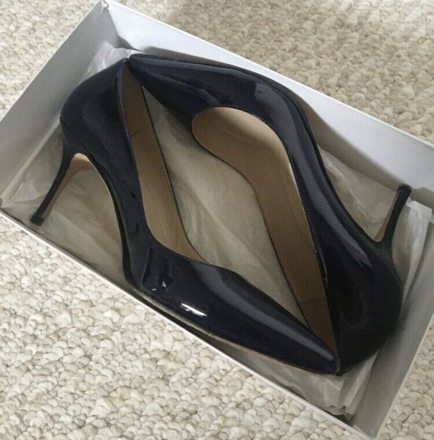 Authentic Manolo Blahnik Patent Leather Pumps - photo 5
