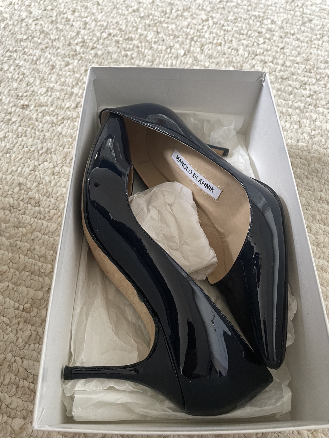 Authentic Manolo Blahnik Patent Leather Pumps - photo 4