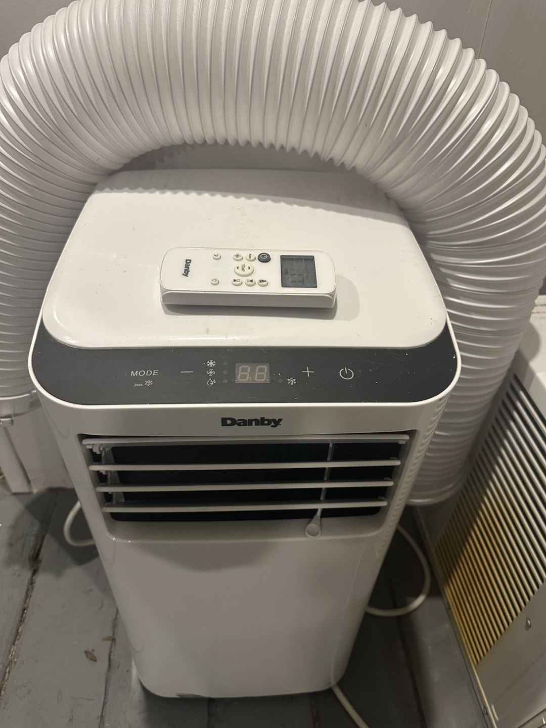 Portable Air Conditioner Danby 10,000 BTU - photo 3