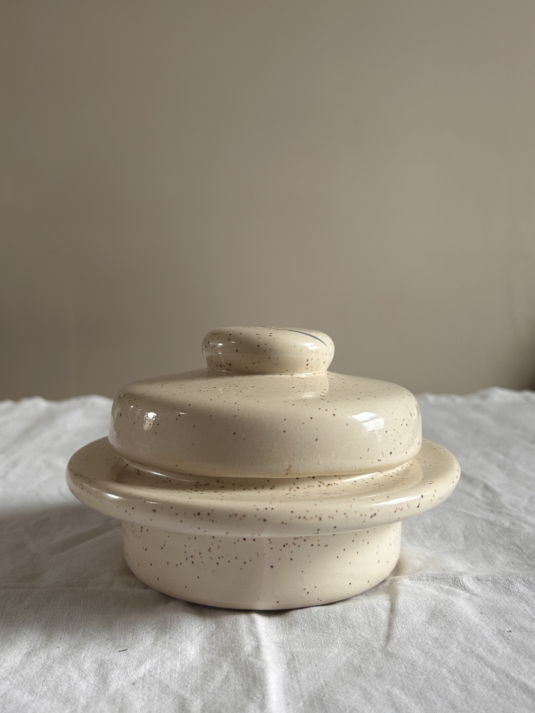 Vintage Speckled Cream Ceramic Butter Dish with Lid - photo 3