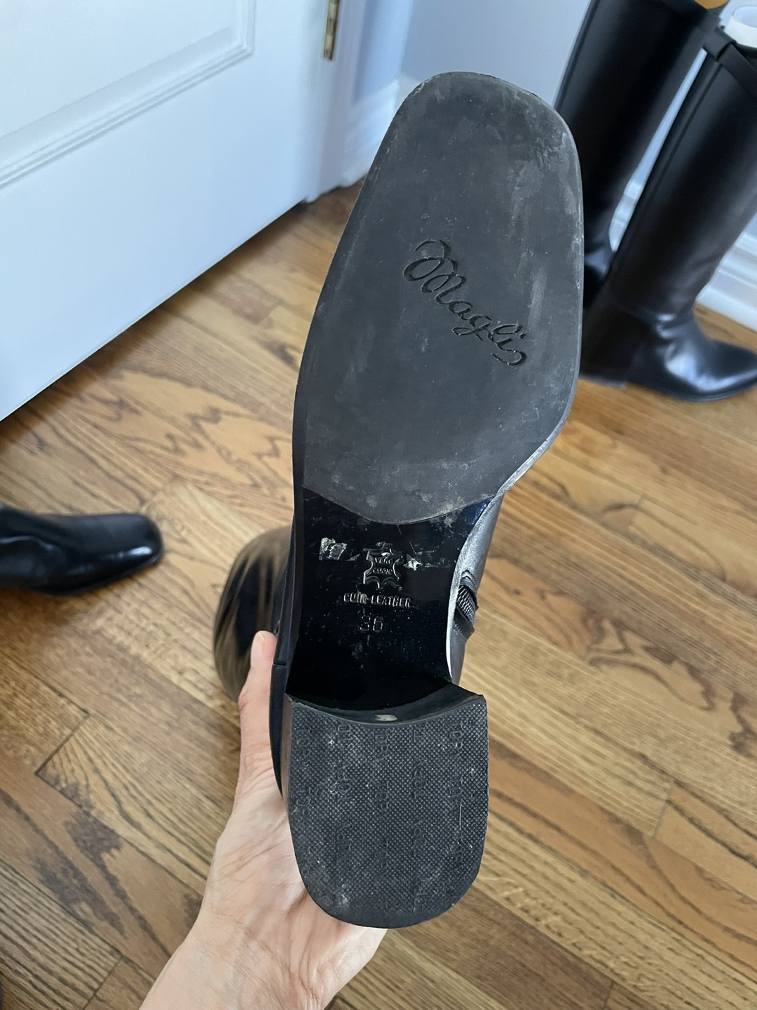 Bruno Magli leather boots, black, size 36/23.5 cm - photo 3