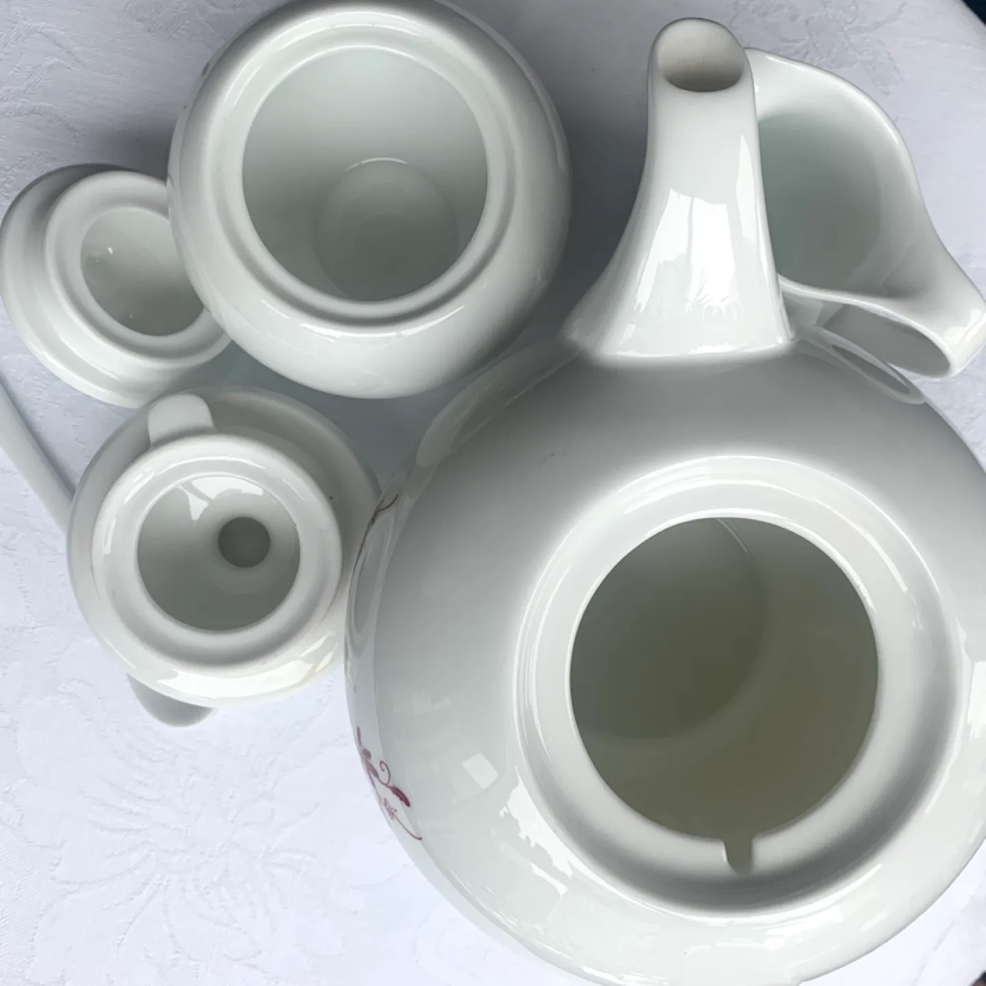 Porcelain Tea Set with Creamer and Sugar Bowl image indicator(5)