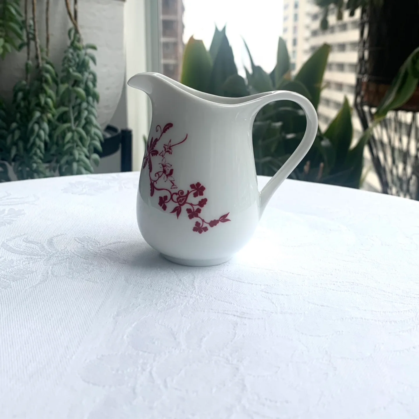 Porcelain Tea Set with Creamer and Sugar Bowl image indicator(3)