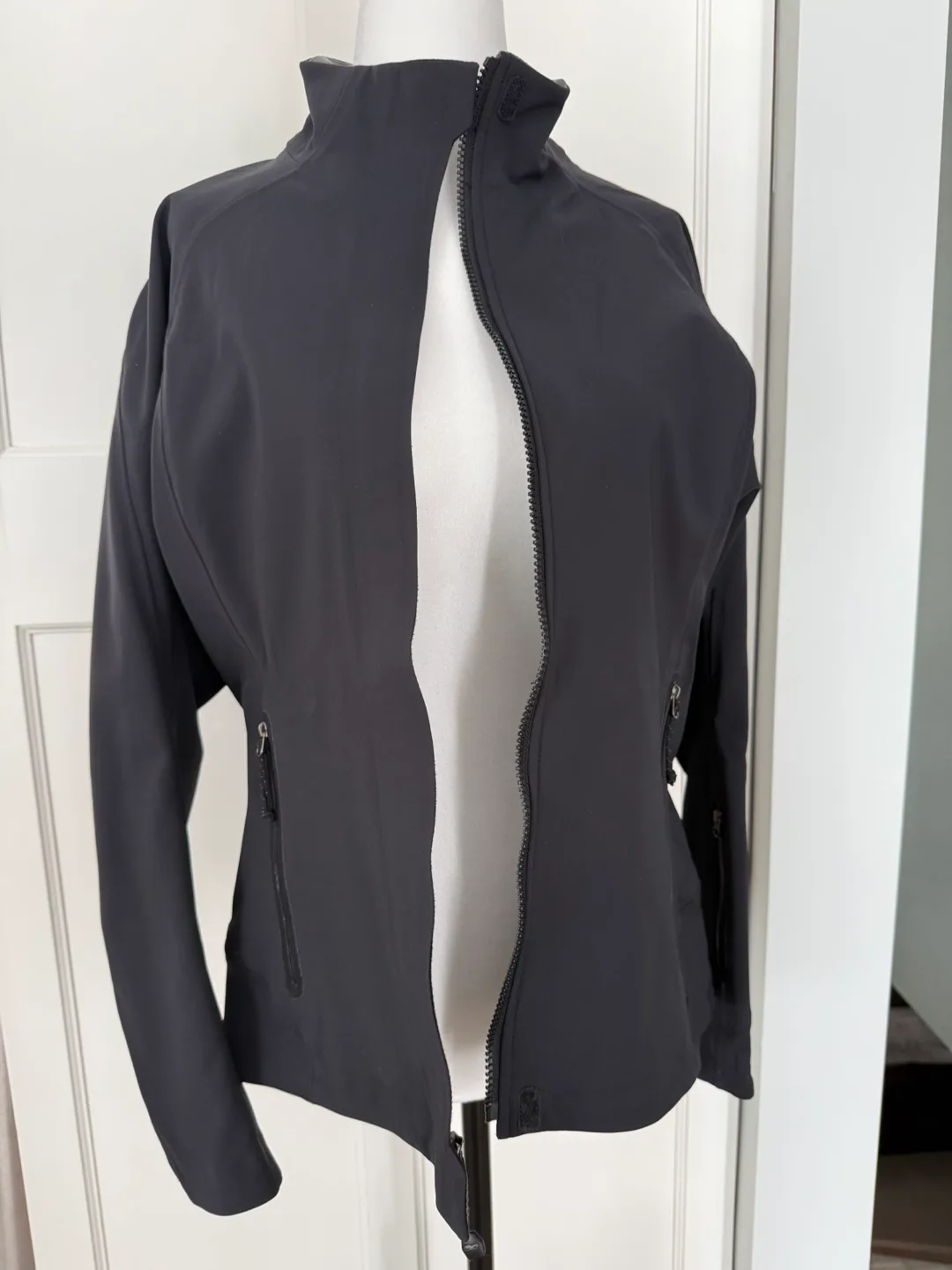 🔆Women's Black Softshell Jacket image indicator(3)