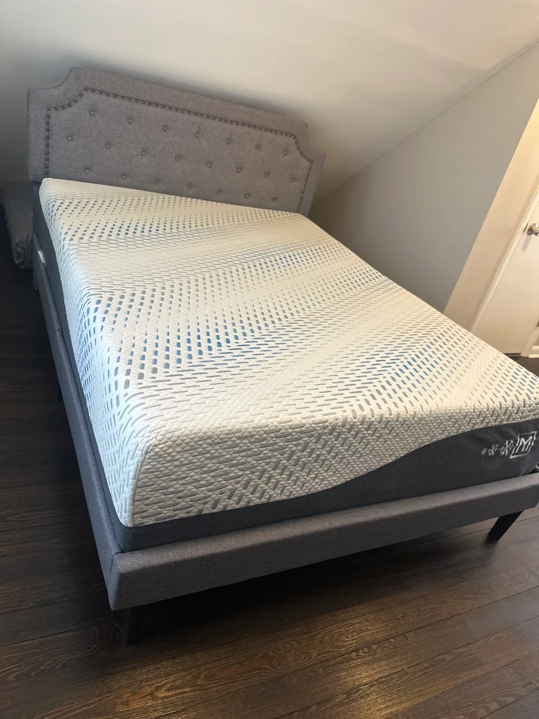 New queen size mattress and bed frame image indicator(3)