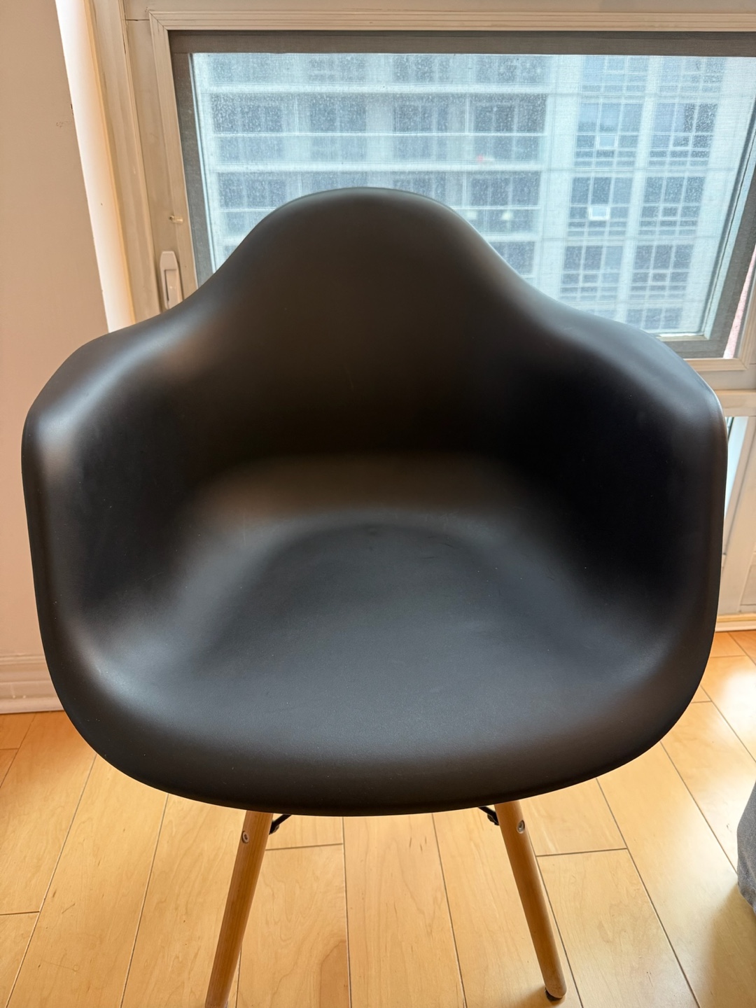 Set of 6 Modern Dining Chairs - Black Shell & Wooden Legs