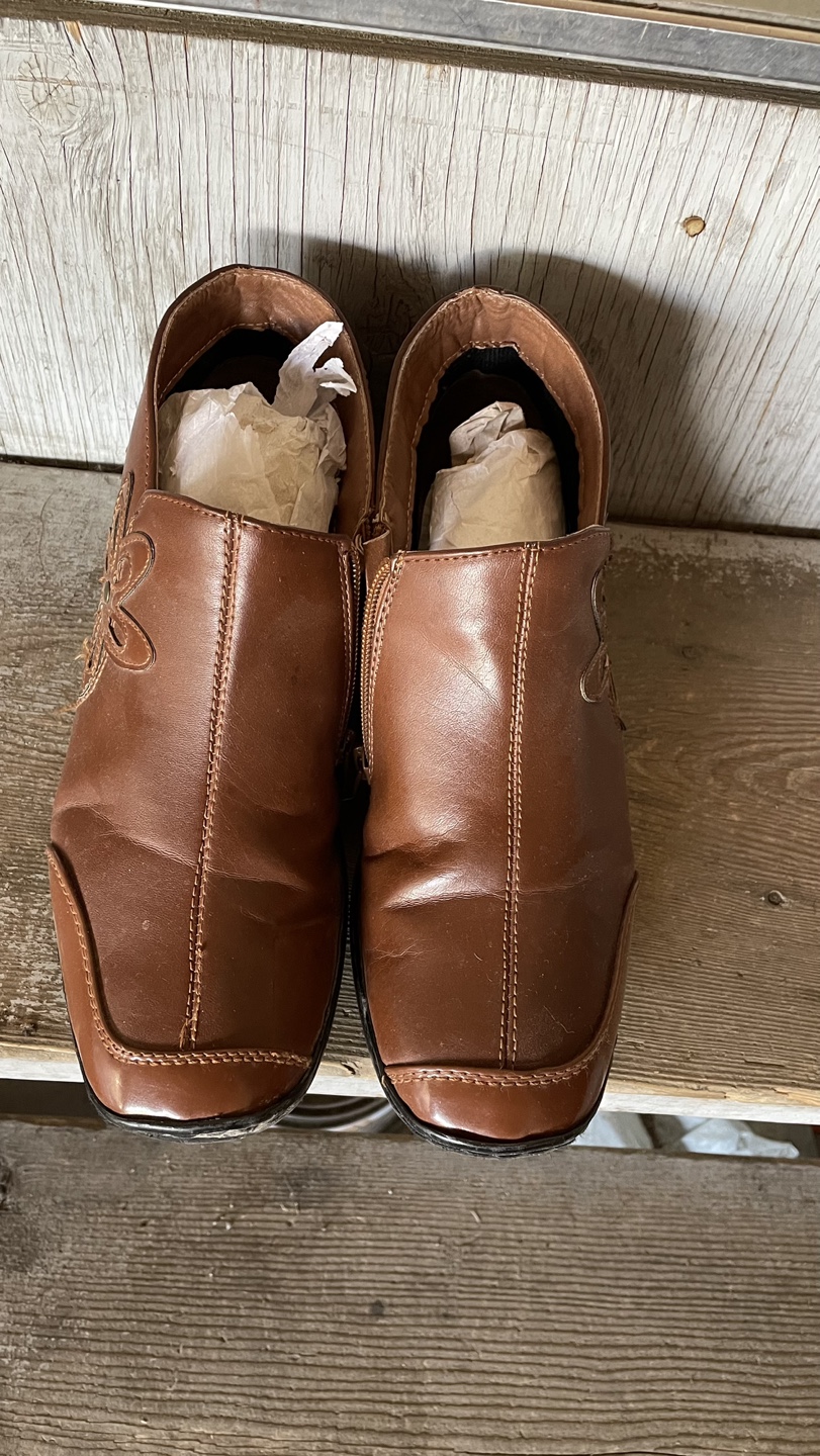 Women’s Shoes (Size 8)