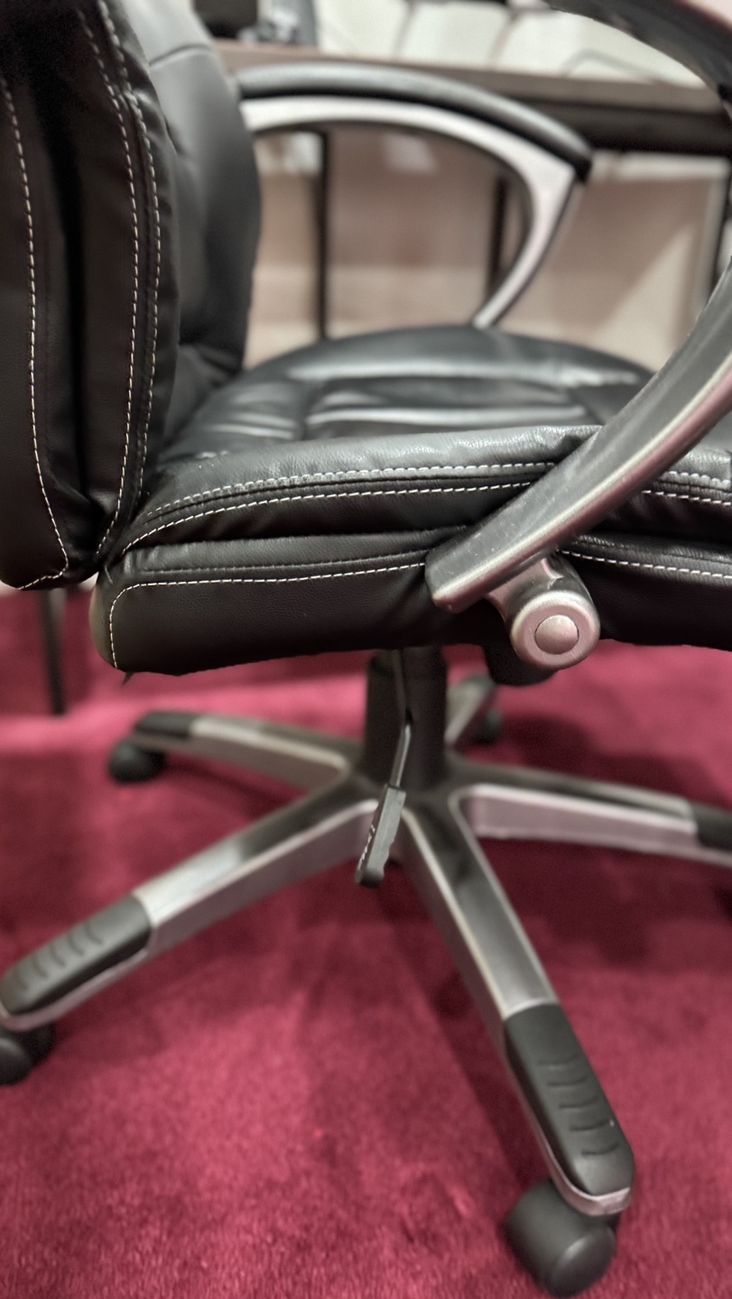 Black Leather Office Chair with Adjustable Height - photo 3