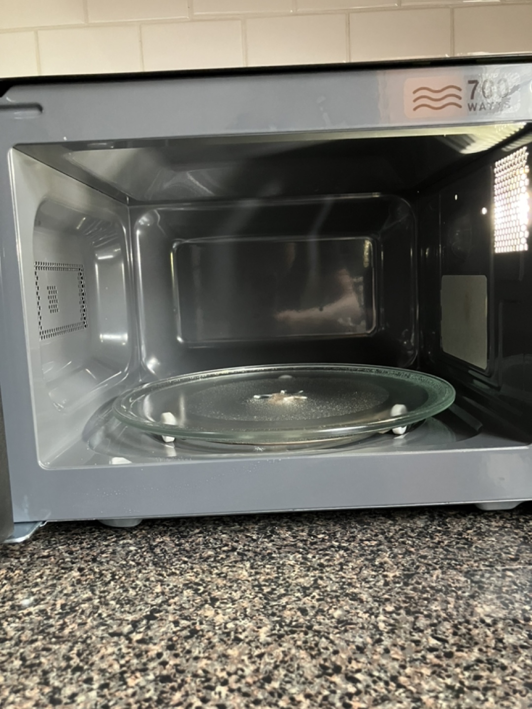 Farberware 700-Watt Black Microwave - photo 2