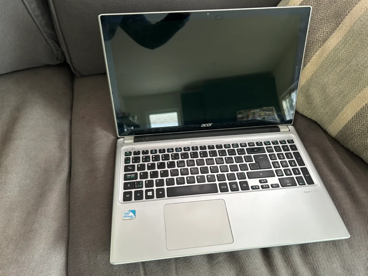 Acer Aspire V5-531P-4878 TOUCH SCREEN LAPTOP image indicator(2)