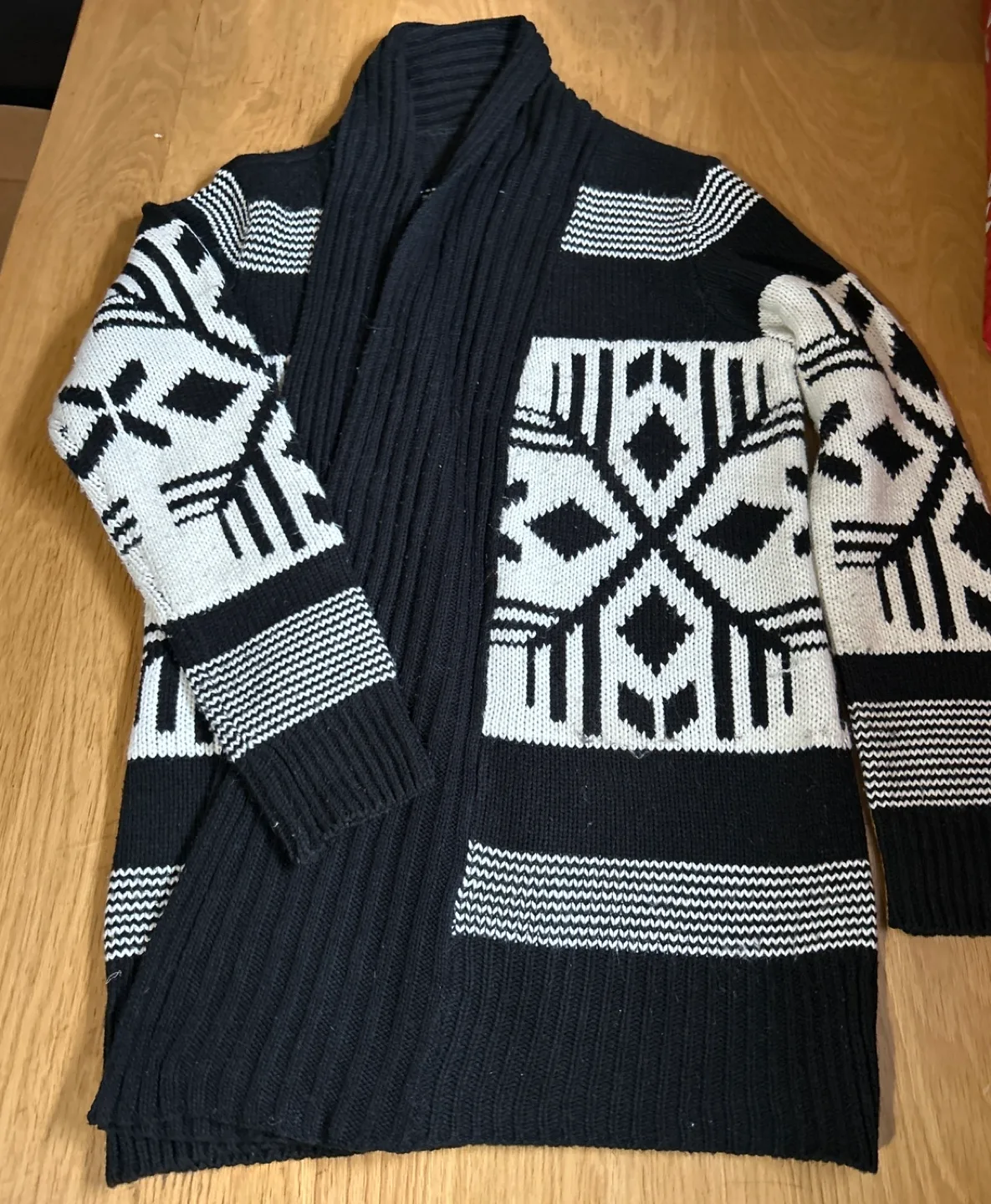 Black and White Crossover Sweater image indicator(2)