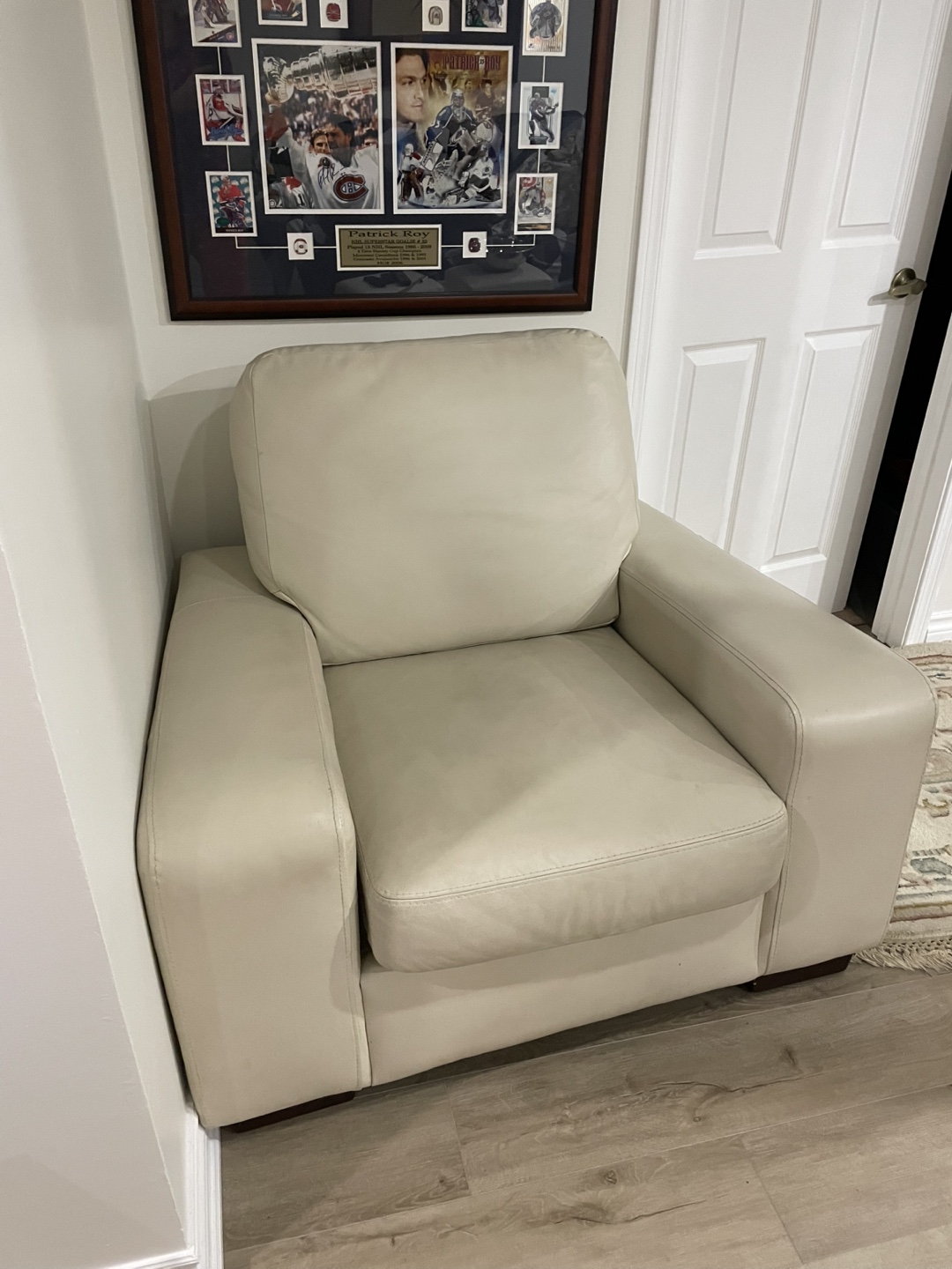 Cream Leather Armchair - photo 3