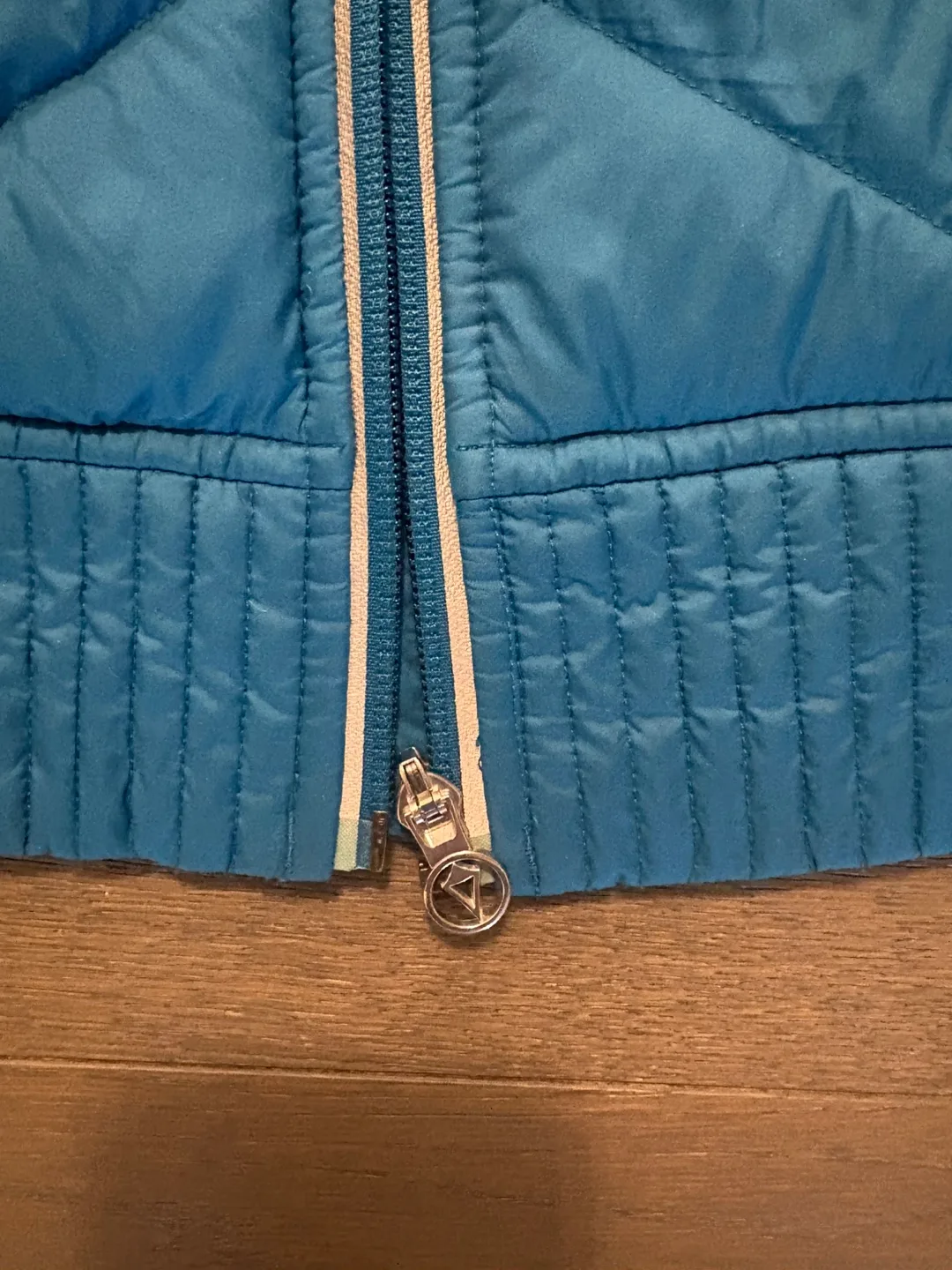 Ivivva by lululemon girls spring down vest sz 12 ret $225 image indicator(4)